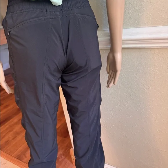 Athleta black Cropped Jogger Pants size 0  used . - Picture 8 of 12